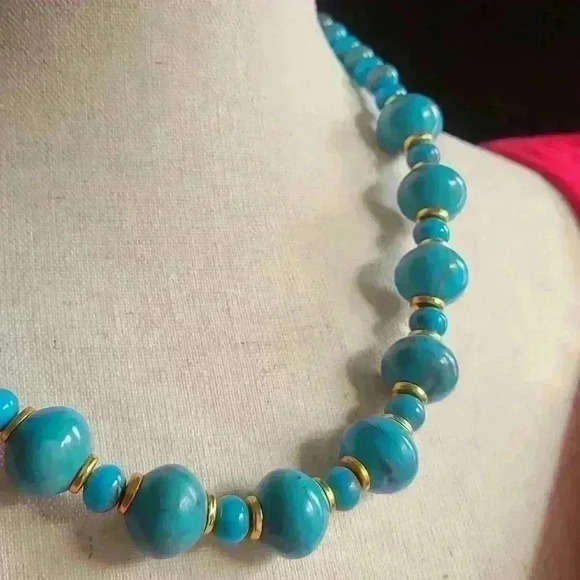 Vintage Turquoise? faux Turquoise with gold beads necklace - Picture 6 of 16